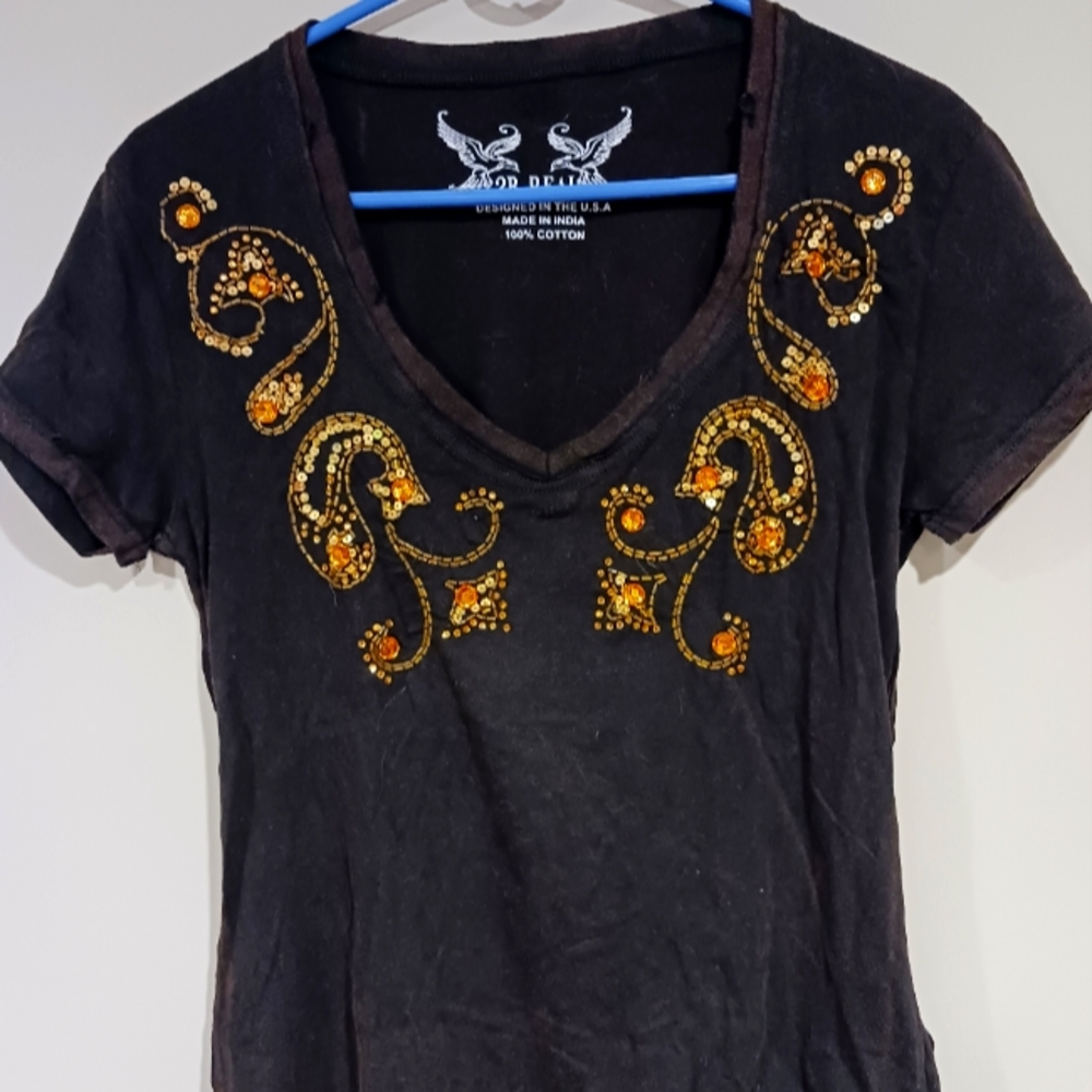 2B Real Brown short sleeve top, with embellishment.